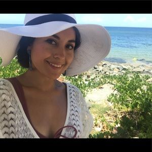 Meet your Posher, Carla